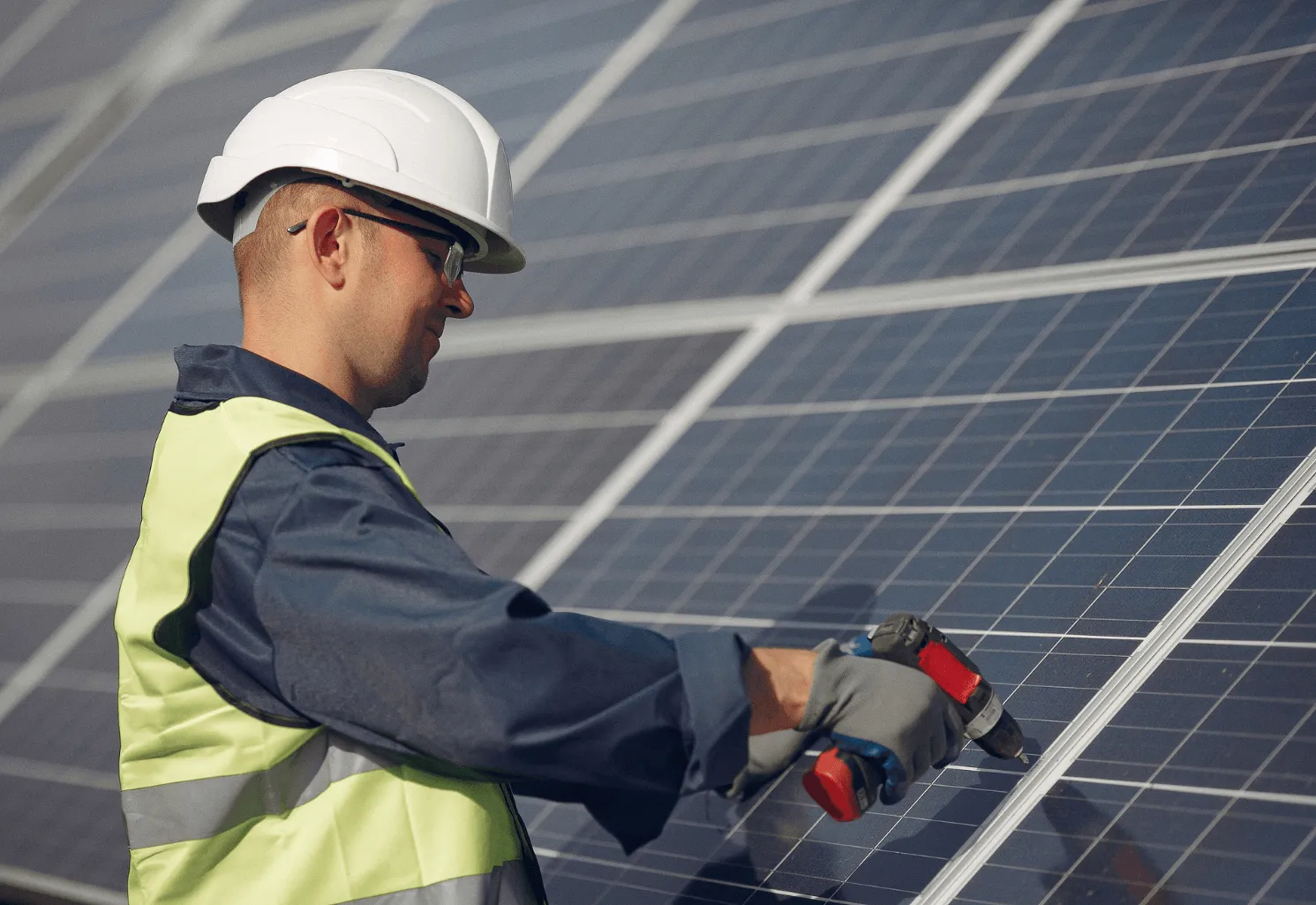 professional Reolink solar panel installation important for camera reliability?